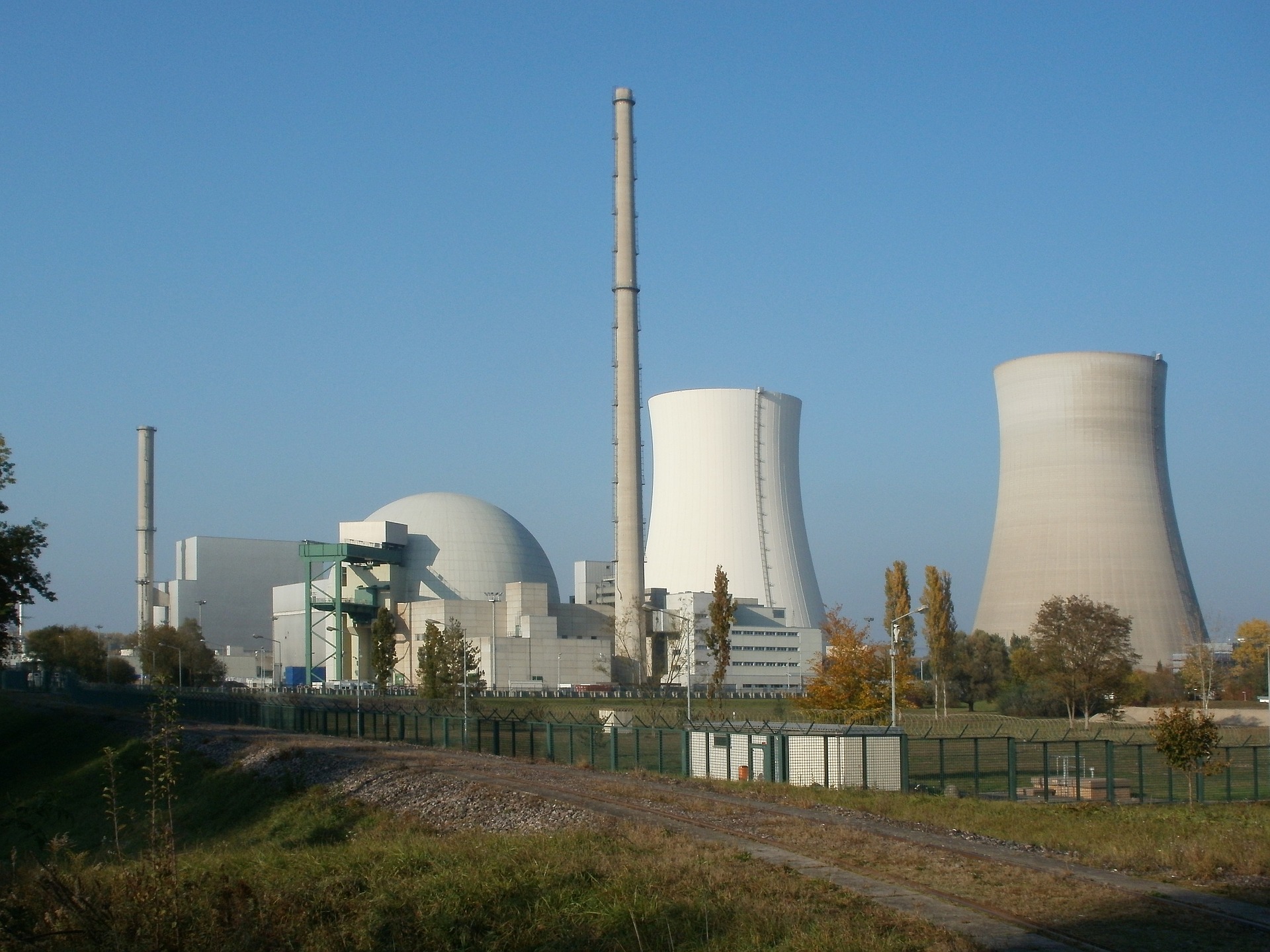 nuclear-power-plant-837823_1920