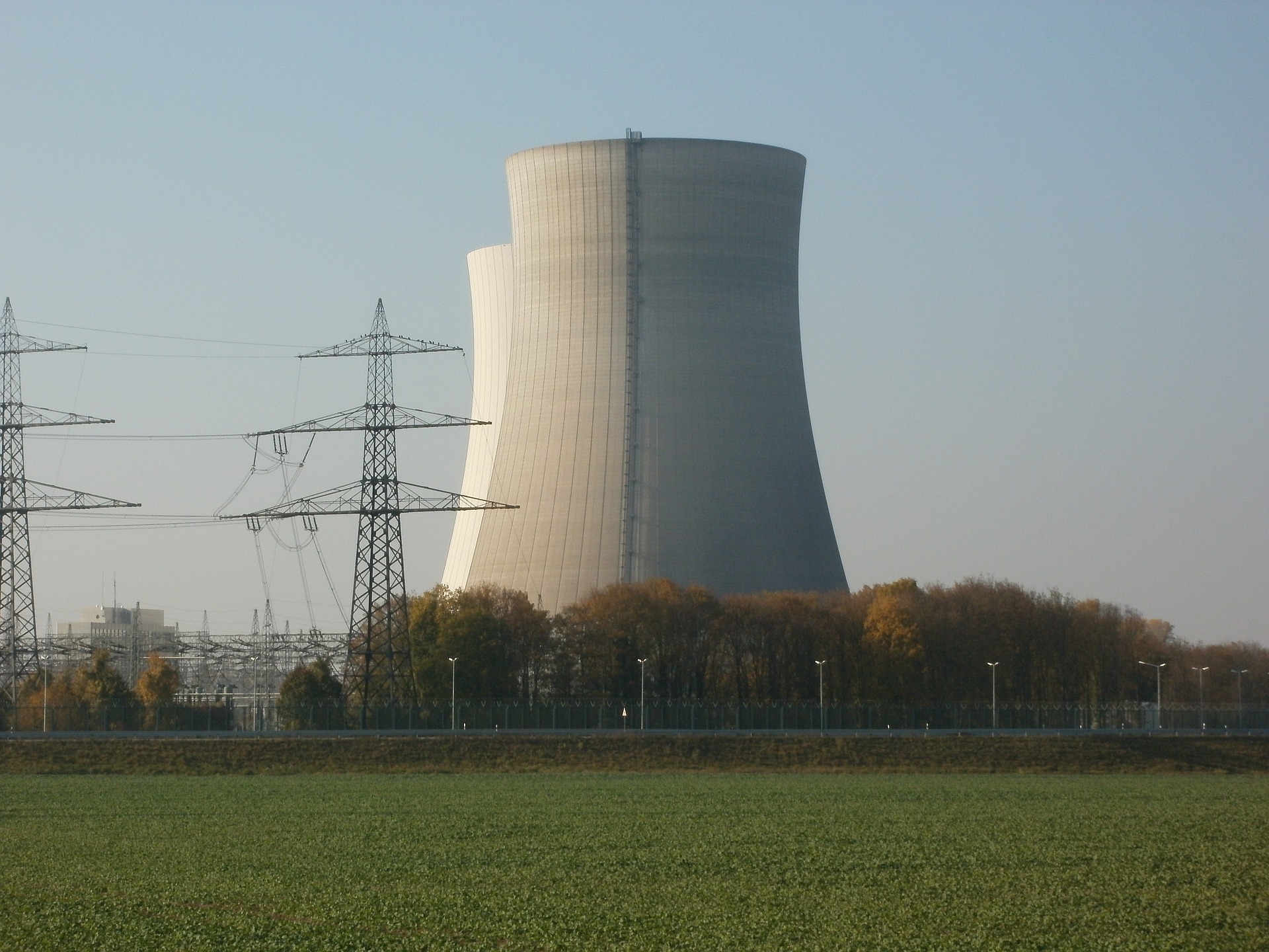 nuclear-power-plant-837824_1920